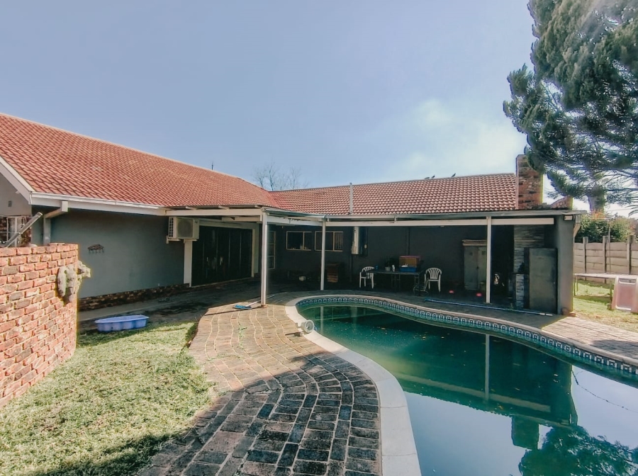 4 Bedroom Property for Sale in Wilkoppies North West
